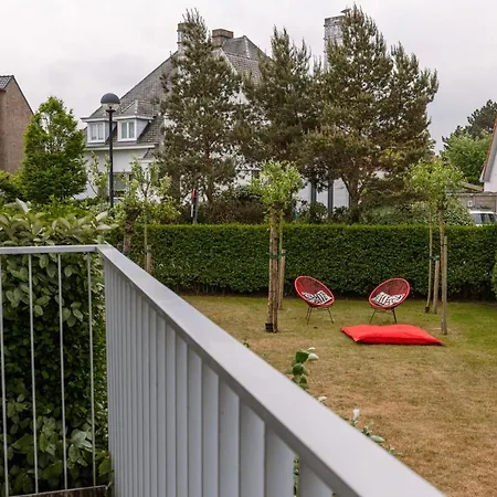 شقة Family With Lovely Garden And Parking