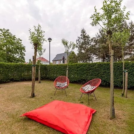 Family With Lovely Garden And Parking *
