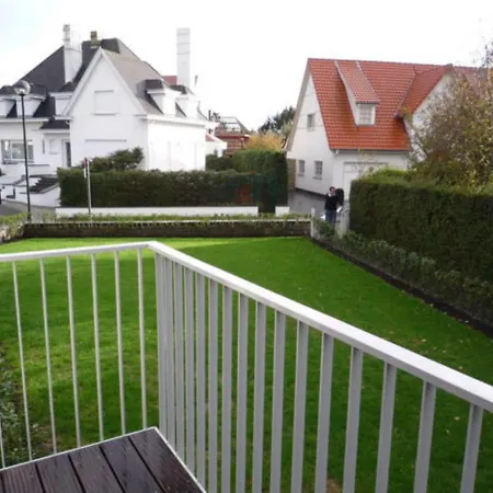 شقة Family With Lovely Garden And Parking