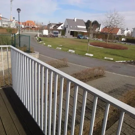 Family With Lovely Garden And Parking